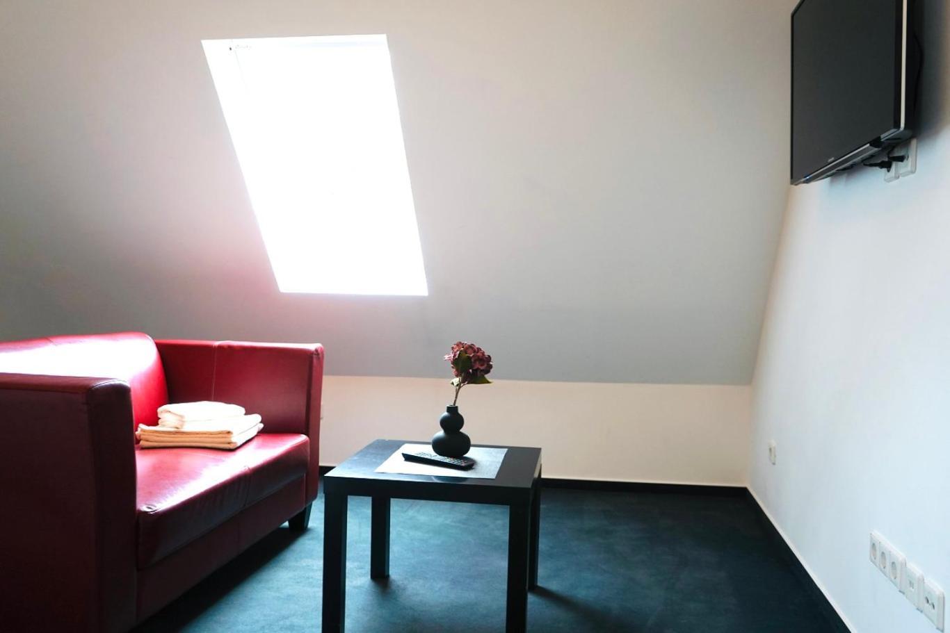 Haus Im Gruenen Fuer 6 Personen-3 Schlafzimmer- 3 Baedern -Waschmaschine-Grosse Terrasse- Vollausgestattete Kueche 볼프스부르크 외부 사진